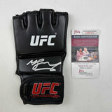 Guante de combate negro de MMA de UFC autografiado/firmado por Michael Bisping JSA COA Auto