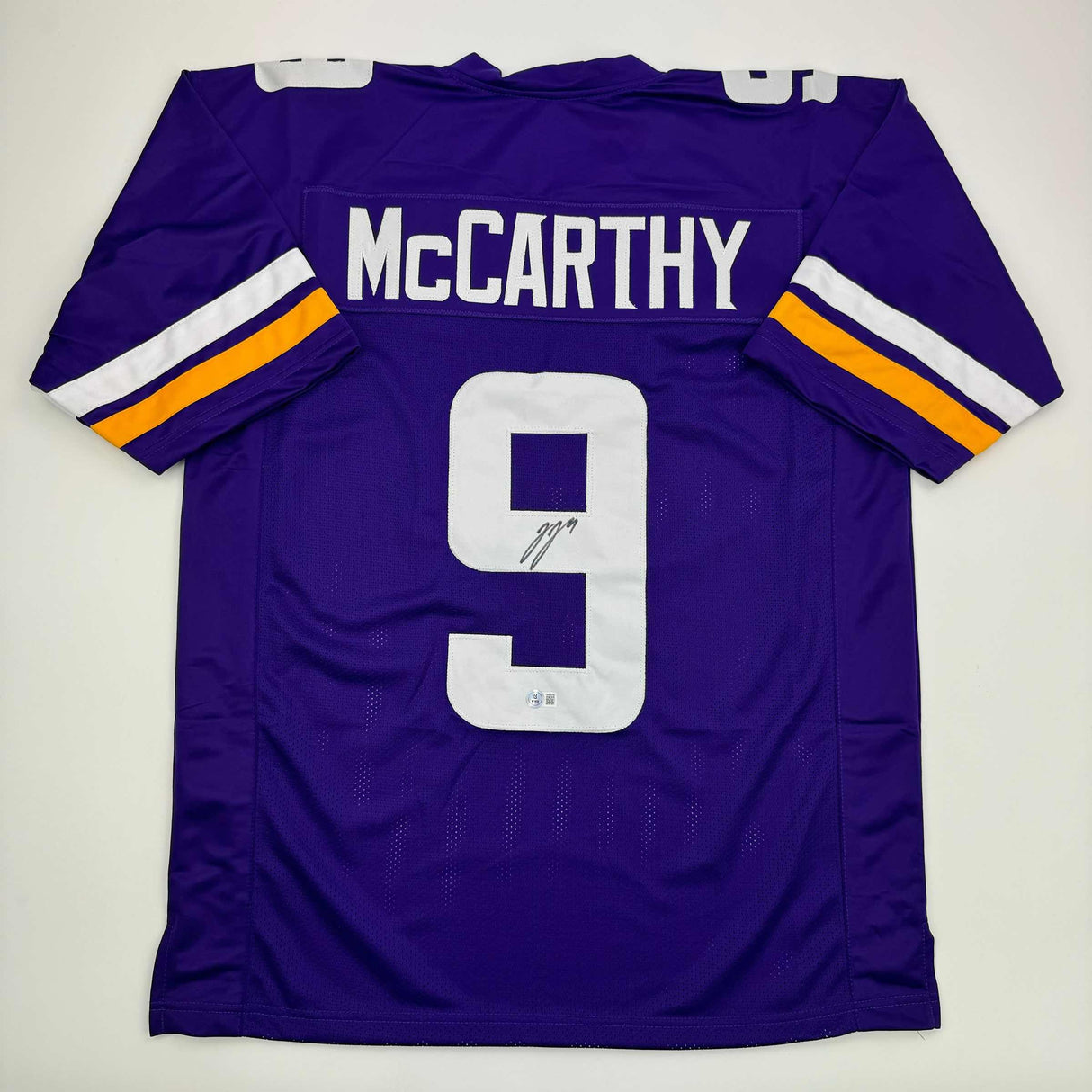 Camiseta de fútbol morado de Minnesota autografiada/firmada por JJ McCarthy (COA)