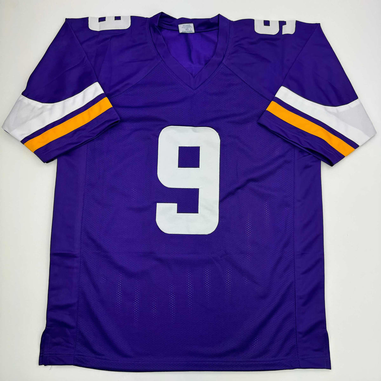 Camiseta de fútbol morado de Minnesota autografiada/firmada por JJ McCarthy (COA)