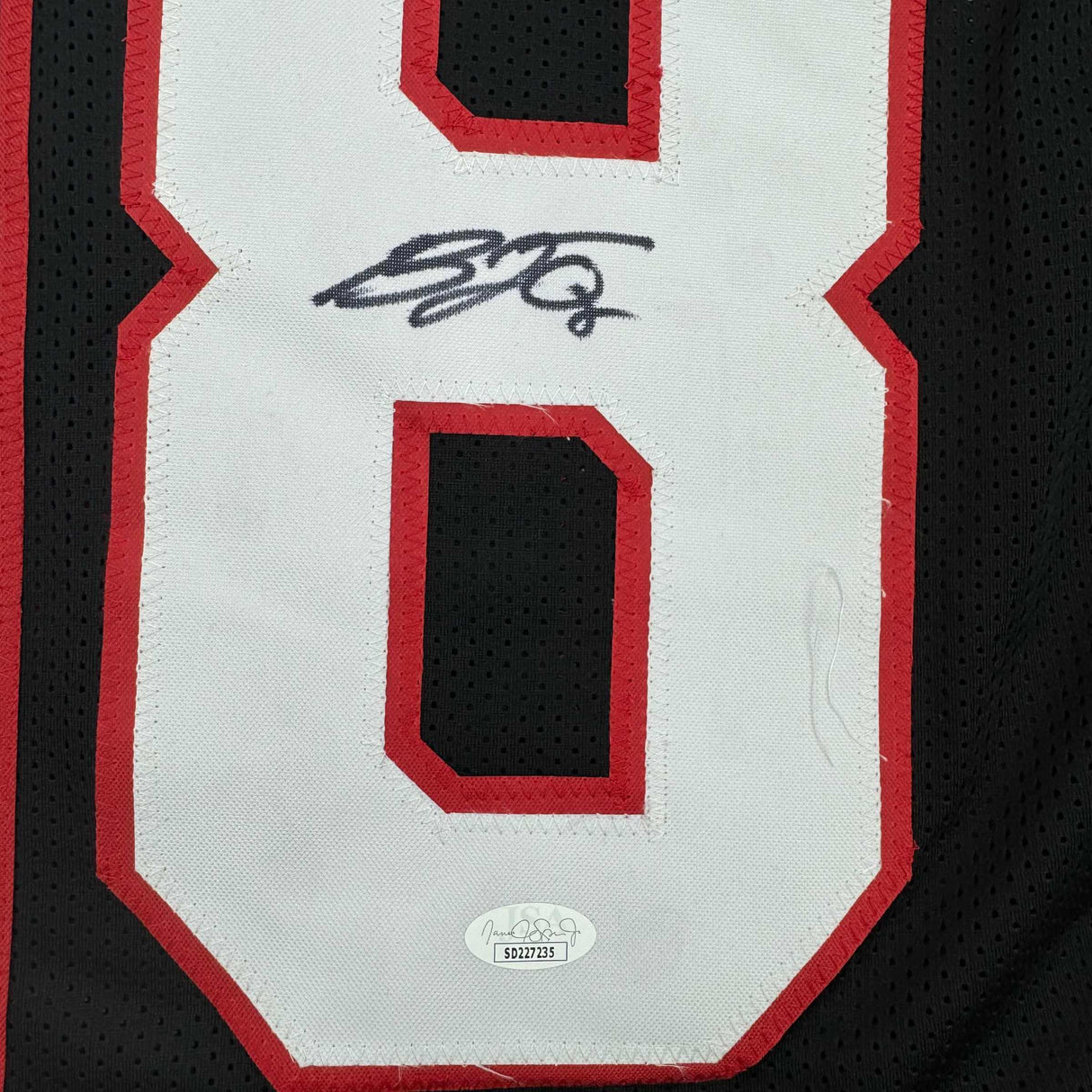 Camiseta de fútbol americano negra de Arizona, enmarcada, autografiada y firmada por BJ Ojulari, 35 x 39, JSA COA
