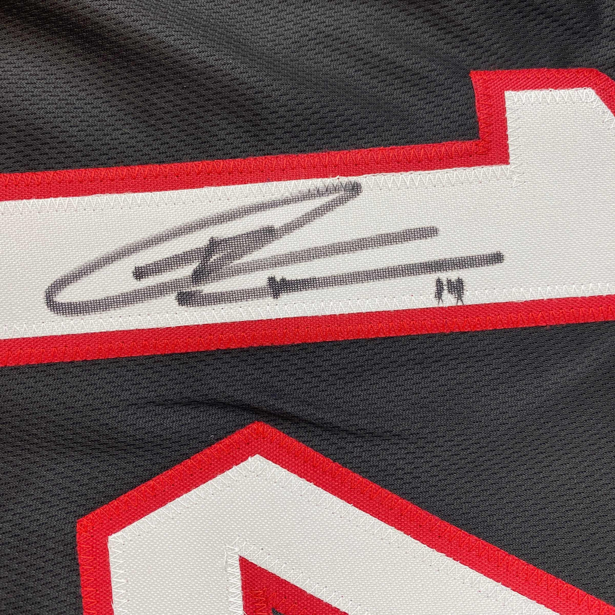 Camiseta de baloncesto negra de Tyler Herro Miami autografiada/firmada JSA COA