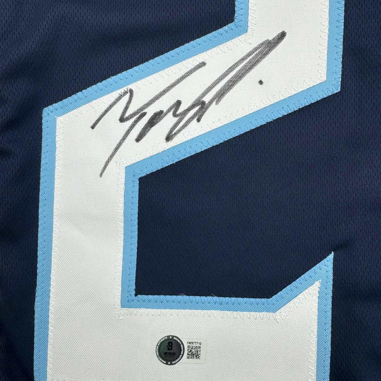 Camiseta de fútbol azul de Tennessee de 35 x 39, firmada y enmarcada, de Tony Pollard, Beckett BAS COA