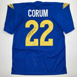 Camiseta de fútbol azul autografiada/firmada de Blake Corum Los Ángeles LA Beckett BAS COA