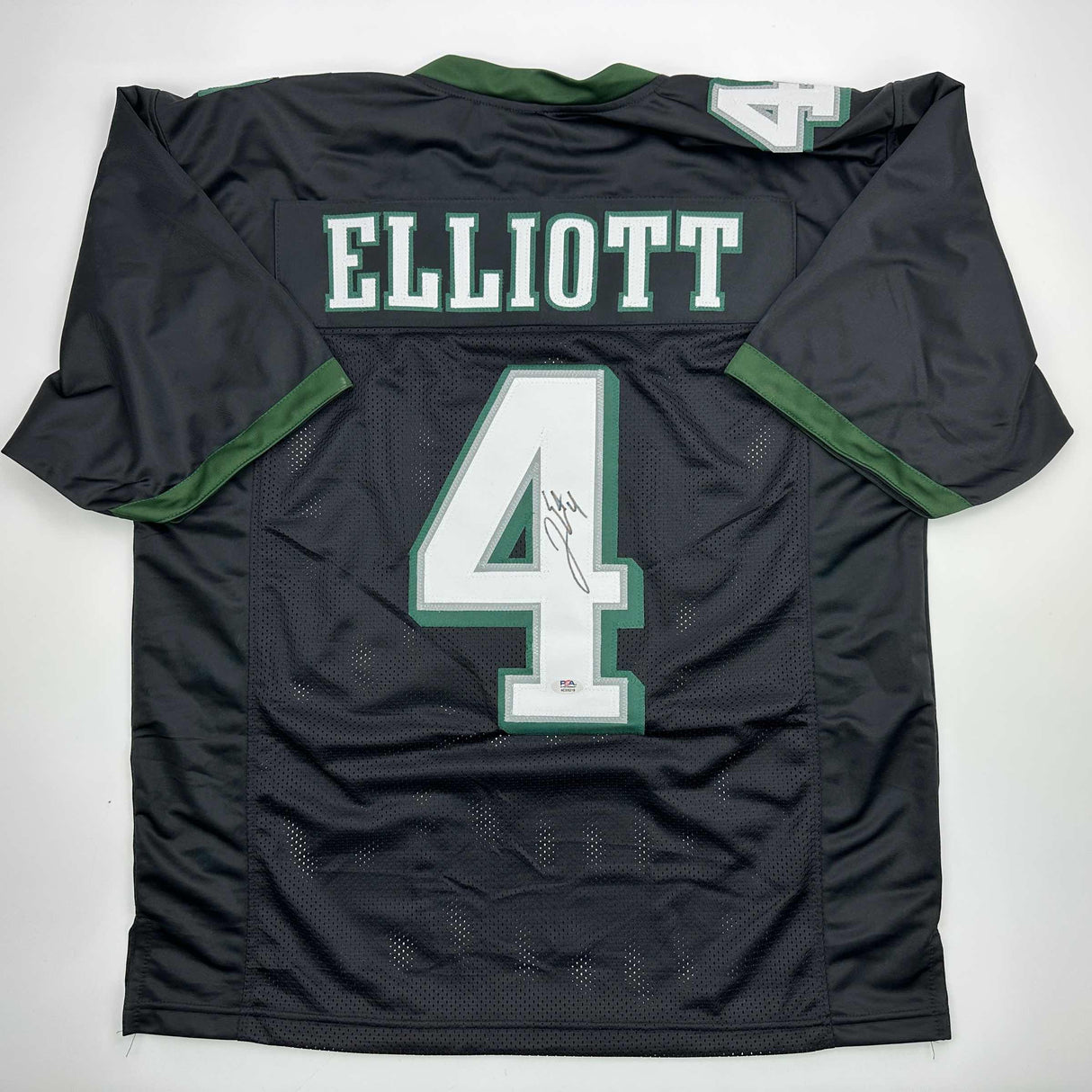 Camiseta de fútbol negra de Filadelfia autografiada/firmada por Jake Elliott. PSA/DNA COA.