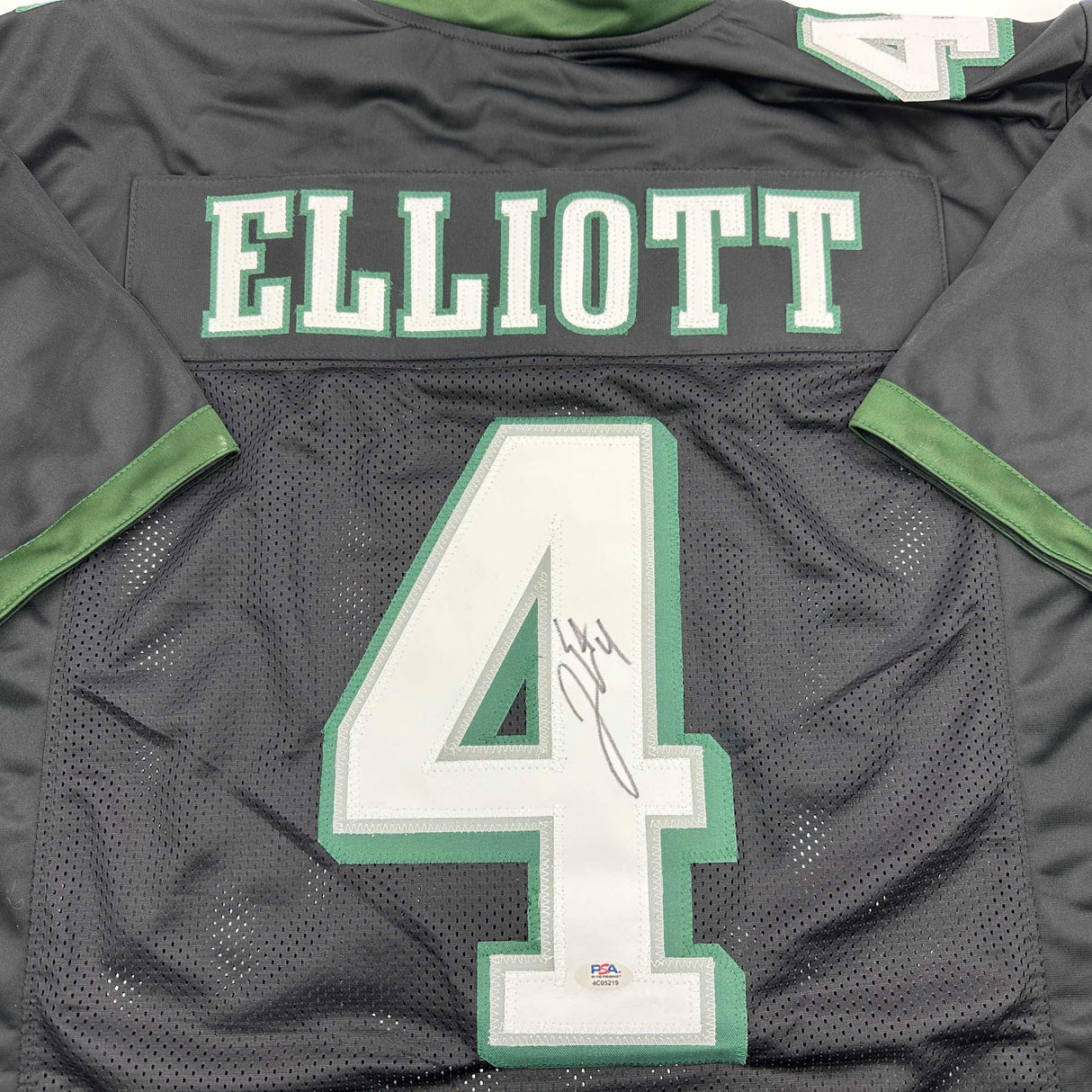 Camiseta de fútbol negra de Filadelfia autografiada/firmada por Jake Elliott. PSA/DNA COA.