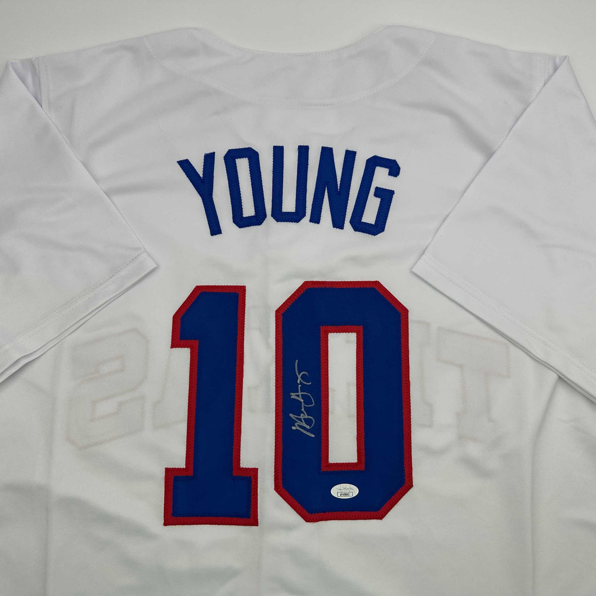 Camiseta de béisbol blanca de Michael Young Texas autografiada/firmada JSA COA