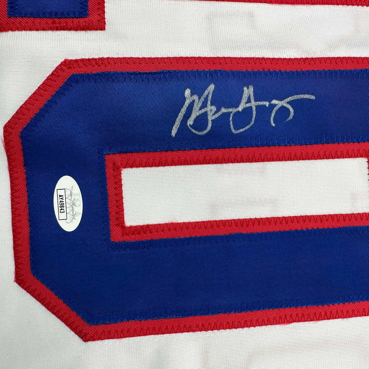 Camiseta de béisbol blanca de Michael Young Texas autografiada/firmada JSA COA