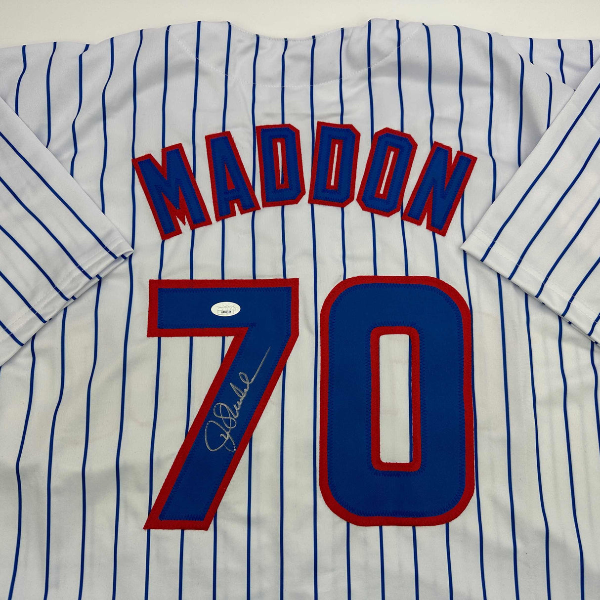 Camiseta de béisbol a rayas de Chicago de Joe Maddon autografiada/firmada JSA COA