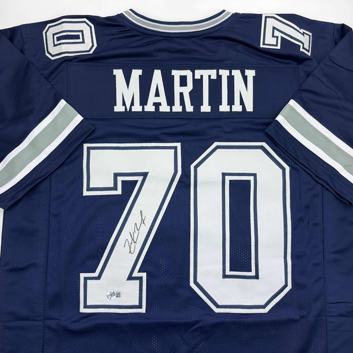 Camiseta de fútbol azul autografiada/firmada de Zack Martin Dallas Beckett BAS COA
