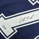 Camiseta de fútbol azul autografiada/firmada de Zack Martin Dallas Beckett BAS COA