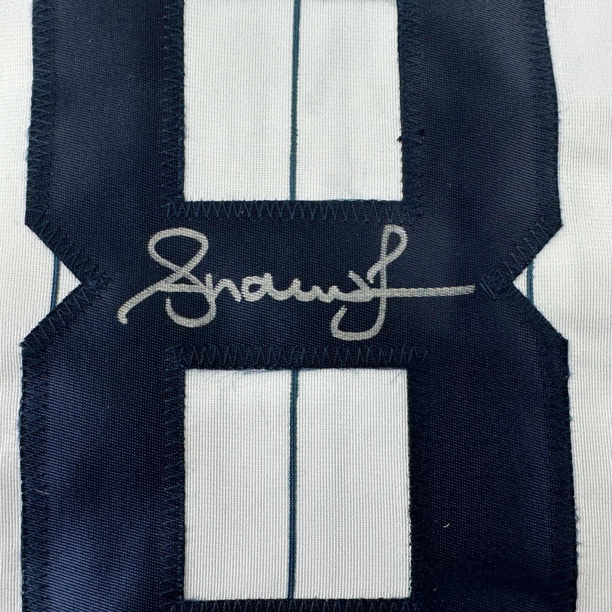 Camiseta de béisbol a rayas de Nueva York autografiada/firmada por Andruw Jones (JSA COA)