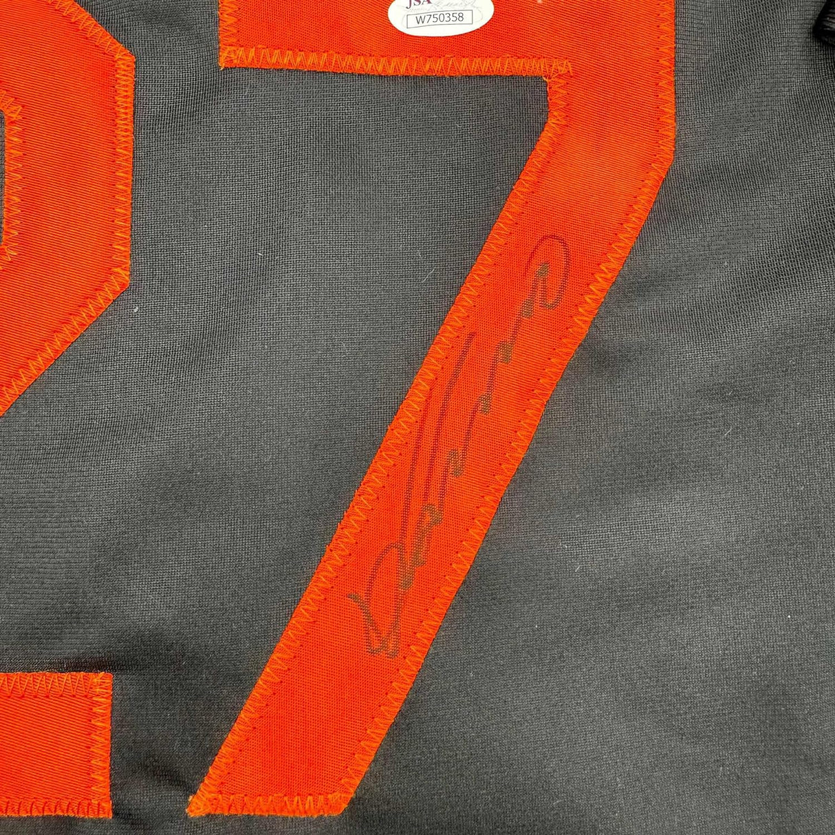 Camiseta de béisbol negra de Baltimore, enmarcada, autografiada y firmada por Vladimir Guerrero, 35 x 39, JSA COA