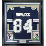 Camiseta de fútbol azul oscuro de Dallas, enmarcada, autografiada y firmada por Jay Novacek, 35 x 39, JSA COA