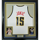 Camiseta de baloncesto blanca de Denver, enmarcada, autografiada y firmada por Nikola Jokic, 35 x 39, JSA COA