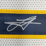 Camiseta de baloncesto blanca de Denver, enmarcada, autografiada y firmada por Nikola Jokic, 35 x 39, JSA COA