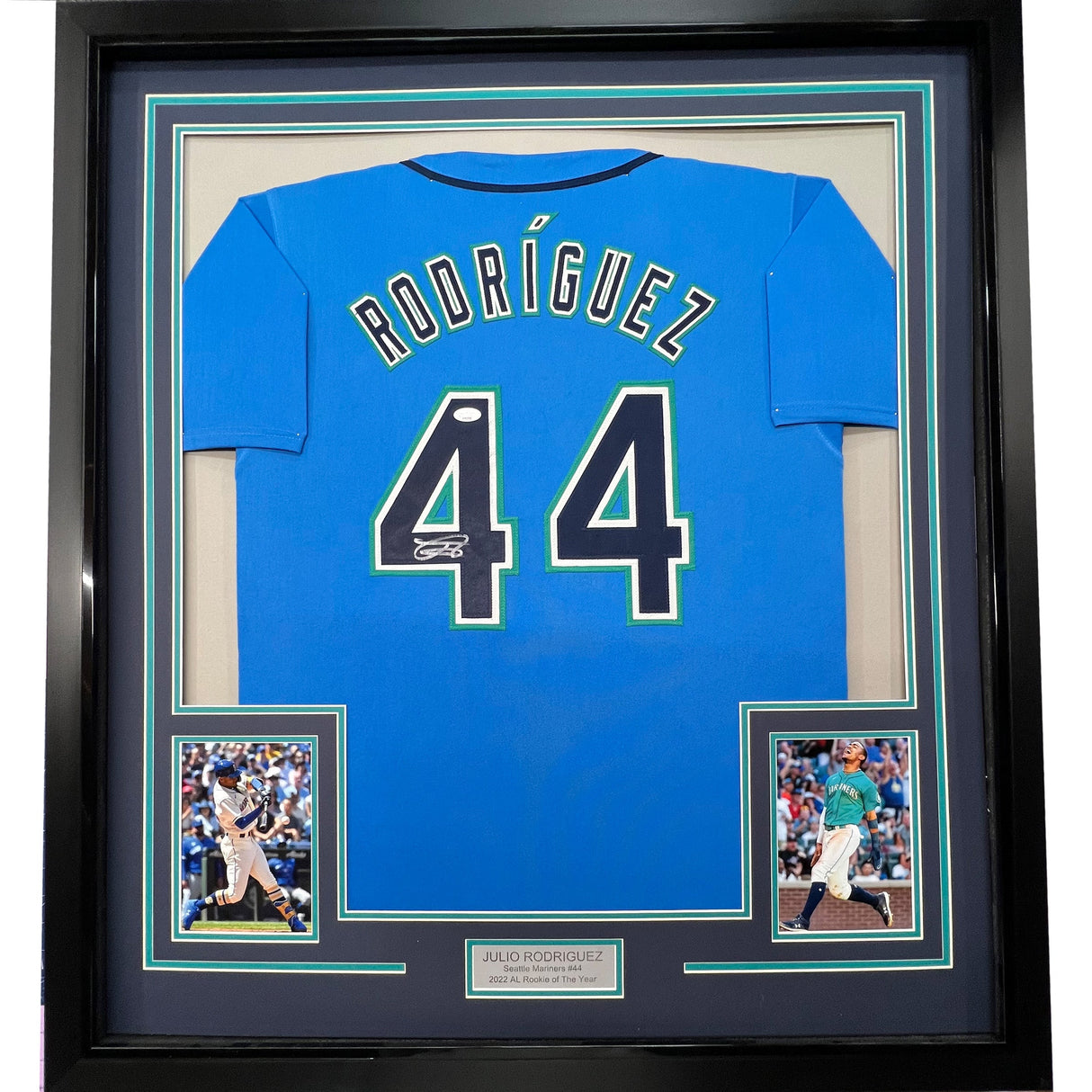 Camiseta de béisbol azul claro de Seattle de 35 x 39, enmarcada, autografiada y firmada por Julio Rodríguez (JSA COA)