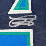 Camiseta de béisbol azul claro de Seattle de 35 x 39, enmarcada, autografiada y firmada por Julio Rodríguez (JSA COA)