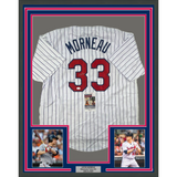 Camiseta de béisbol de rayas de Minnesota de 35 x 39, enmarcada, autografiada y firmada por Justin Morneau (JSA COA)