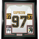 Camiseta de hockey de Minnesota Beckett BAS COA, enmarcada, autografiada y firmada por Kirill Kaprizov, 35 x 39, color blanco y dorado