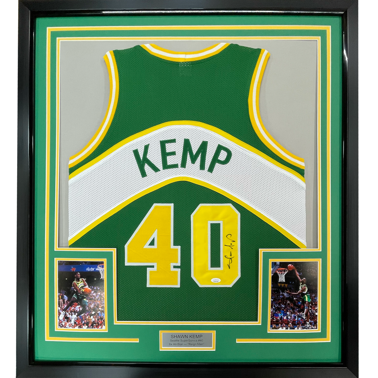 Camiseta de baloncesto verde de Seattle de 35 x 39, enmarcada, autografiada y firmada por Shawn Kemp (JSA COA)