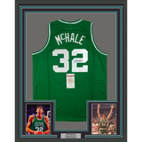Camiseta de baloncesto verde Boston de Kevin McHale, enmarcada, autografiada y firmada, 35 x 39, JSA COA