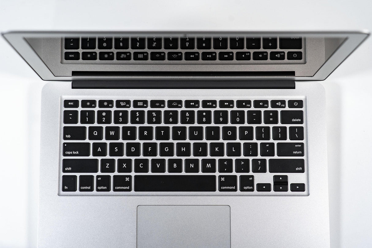 Apple MacBook Air (11-inch 2013) 1.7 GHz Core i7 4GB RAM (Silver)