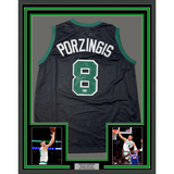 Camiseta de baloncesto negra de Boston, enmarcada, autografiada y firmada por Kristaps Porzingis, 35 x 39, JSA COA