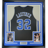 Camiseta de baloncesto de la Duke Black College, enmarcada, autografiada y firmada por Christian Laettner, 35 x 39, PSA/CÓDIGO DE AUTÉNTICO/ADN.