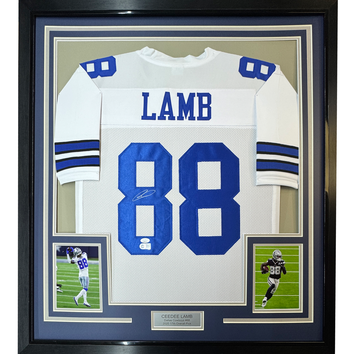 Camiseta de fútbol americano de Dallas blanca de 35 x 39, enmarcada, autografiada y firmada por CeeDee Lamb (JSA COA)