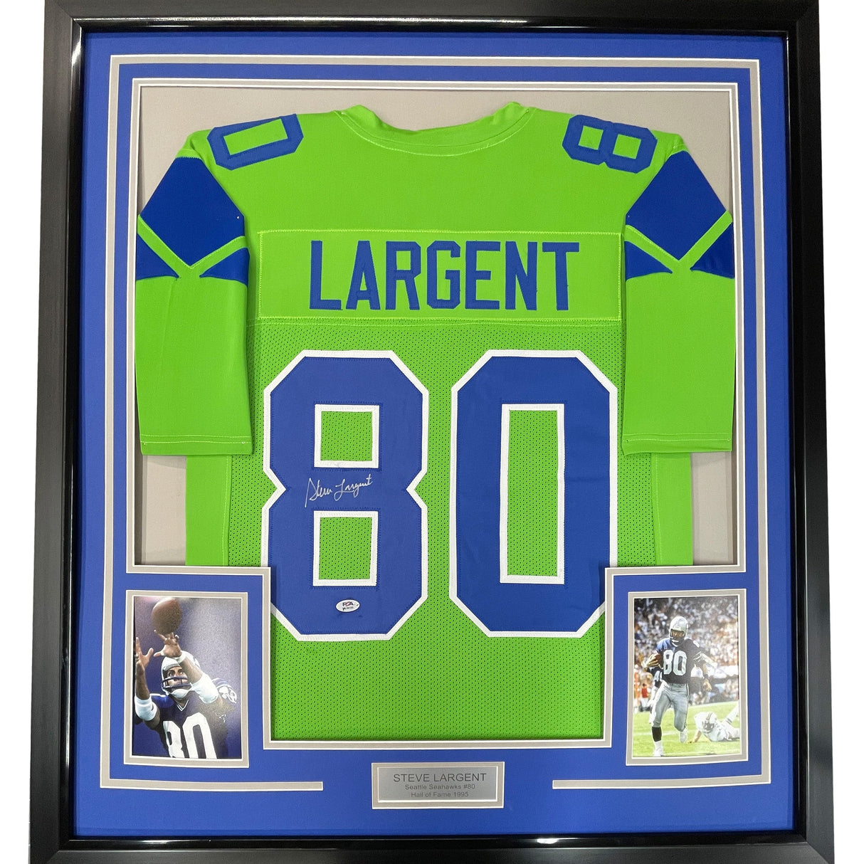 Camiseta de fútbol verde Seattle de 35 x 39, enmarcada, autografiada y firmada por Steve Largent. Certificado de autenticidad de PSA y ADN.