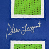 Camiseta de fútbol verde Seattle de 35 x 39, enmarcada, autografiada y firmada por Steve Largent. Certificado de autenticidad de PSA y ADN.