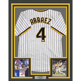 Camiseta de béisbol de rayas de San Diego de 35 x 39 de Luis Arraez, enmarcada y autografiada, firmada y coordinada por Beckett BAS COA