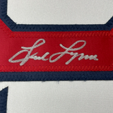 Camiseta de béisbol blanca de Boston, enmarcada, autografiada y firmada por Fred Lynn, 35 x 39, JSA COA