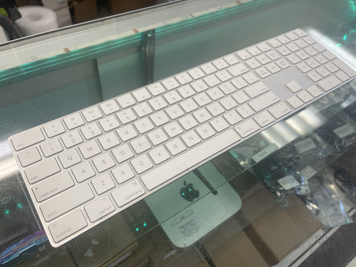 Apple Magic Keyboard with Numeric Keypad MQ052LL/A Silver – Wireless