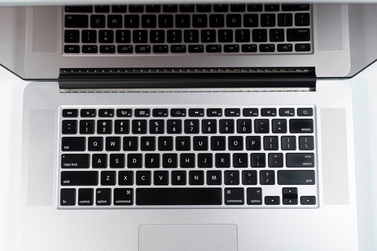 Apple MacBook Pro (15-inch Late 2013) 2.0 GHz I7-4750HQ 8GB 256GB SSD (Silver)