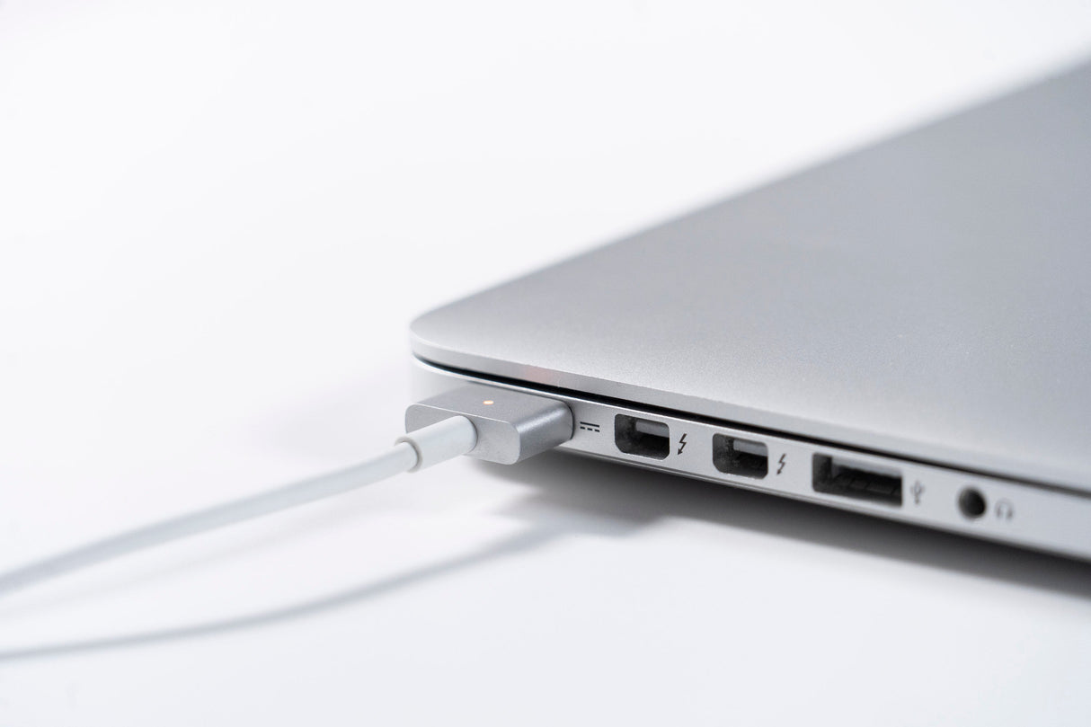 Apple MacBook Pro (15-inch Late 2013) 2.6 GHz I7-4960HQ 8GB 256GB SSD (Silver)