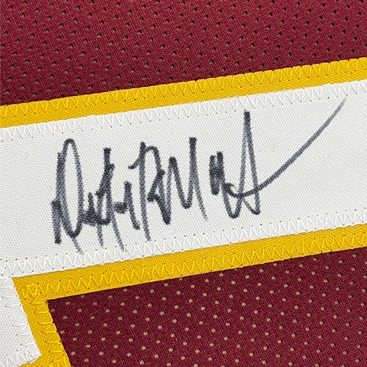 Camiseta de fútbol de Washington, color burdeos, enmarcada, autografiada y firmada por Dexter Manley, 35 x 39, JSA COA