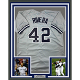 Camiseta de béisbol Beckett BAS COA Holográfica, enmarcada, autografiada y firmada por Mariano Rivera, 35 x 39, gris de Nueva York