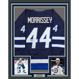 Camiseta de hockey azul Winnipeg de Josh Morrissey, enmarcada, autografiada y firmada, 35 x 39, Beckett BAS COA
