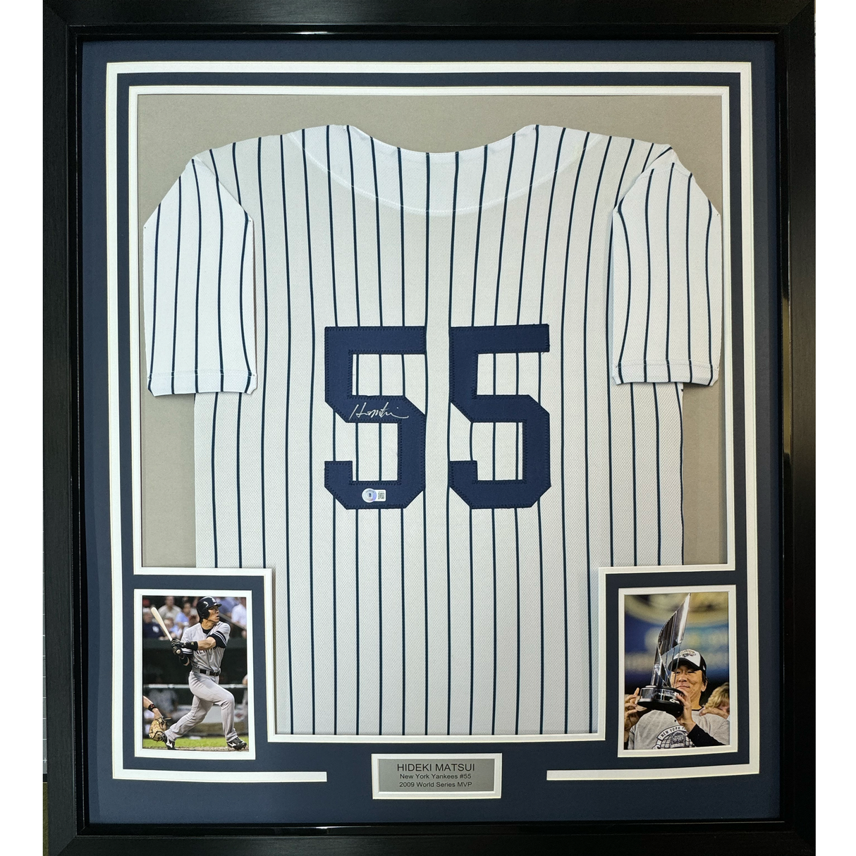 Camiseta de béisbol de rayas de Nueva York de 35 x 39 de Hideki Matsui, enmarcada, autografiada y firmada, Beckett BAS COA