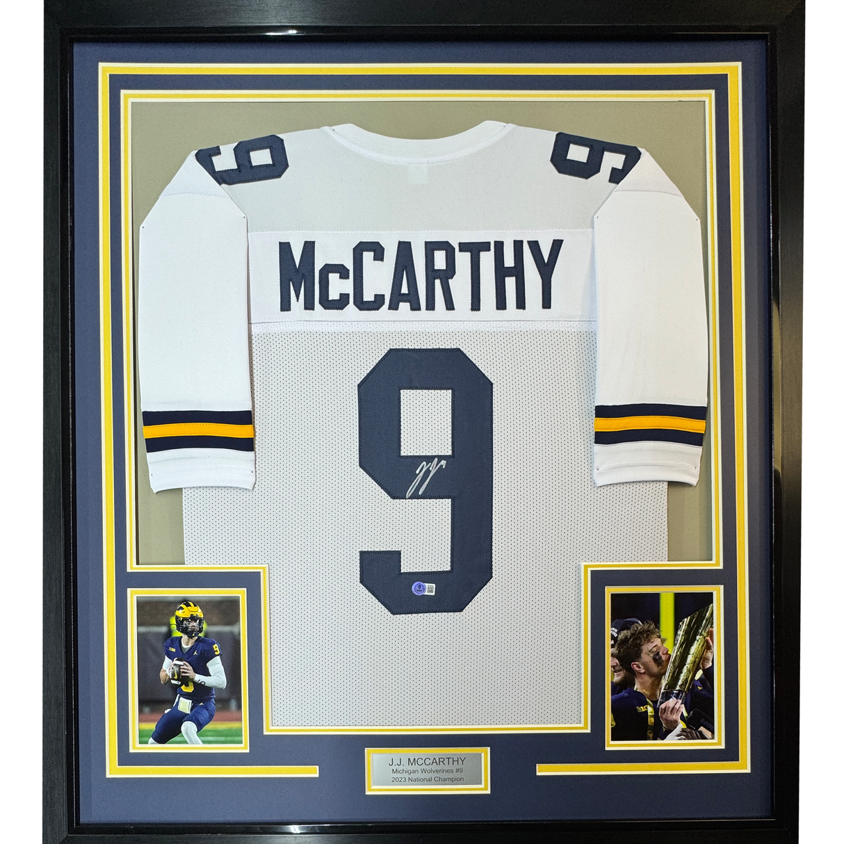 Camiseta de fútbol americano universitario de Michigan, enmarcada, autografiada y firmada por JJ McCarthy, 35 x 39, color blanco, Beckett BAS COA