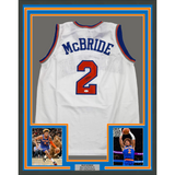 Camiseta de baloncesto blanca de Nueva York de Miles Deuce McBride, enmarcada, autografiada y firmada, 35 x 39, JSA COA
