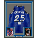 Camiseta de baloncesto de rayas azules de Orlando, enmarcada, autografiada y firmada por Nick Anderson, 35 x 39, certificado de autenticidad (PSA/DNA).