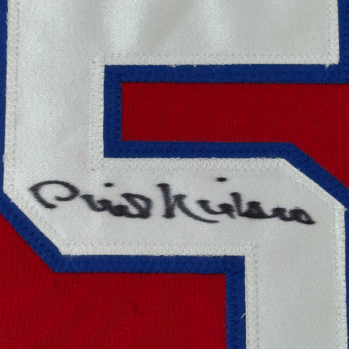 Camiseta de béisbol enmarcada, autografiada y firmada por Phil Niekro, 35 x 39, color rojo Atlanta, JSA COA