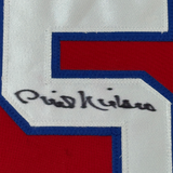Camiseta de béisbol enmarcada, autografiada y firmada por Phil Niekro, 35 x 39, color rojo Atlanta, JSA COA