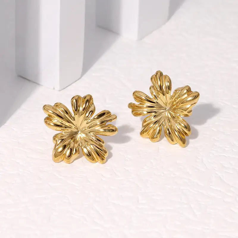 Pendientes de acero inoxidable de temperamento simple con baño de oro de 18 quilates que no se decoloran