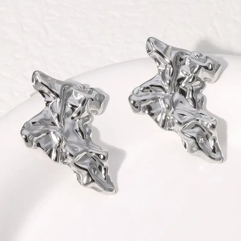 Pendientes de acero inoxidable de temperamento simple con baño de oro de 18 quilates que no se decoloran