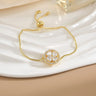 Pulsera sencilla de cobre puro chapada en oro con flores giratorias que conserva el color