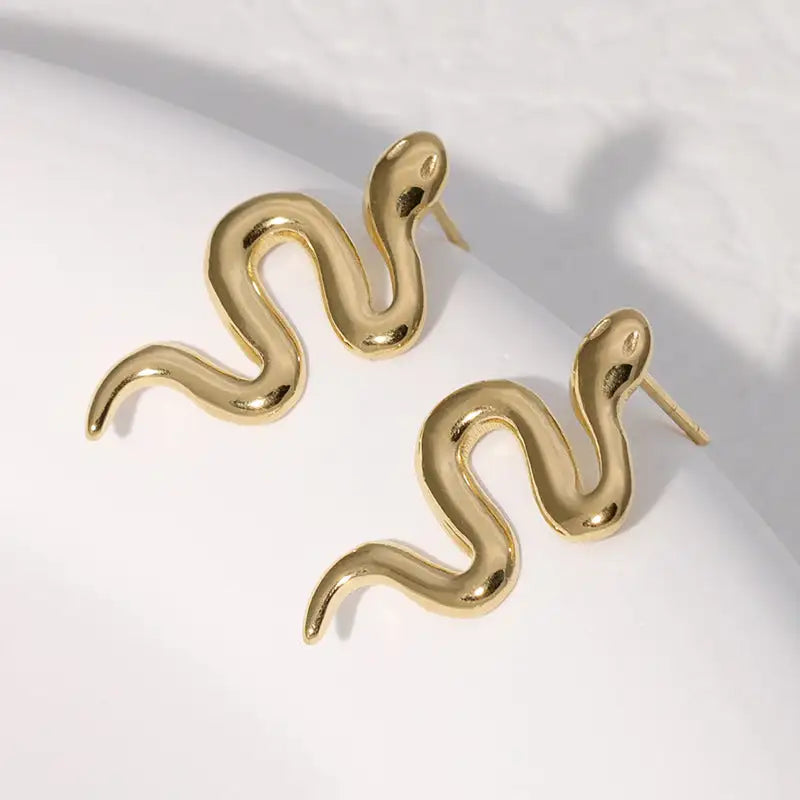 Pendientes de acero inoxidable de temperamento simple con baño de oro de 18 quilates que no se decoloran