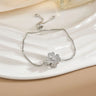 Pulsera sencilla de cobre puro chapada en oro con flores giratorias que conserva el color